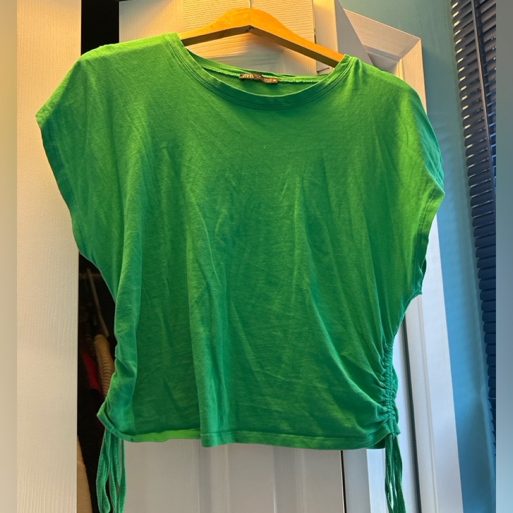 Green crop tee
